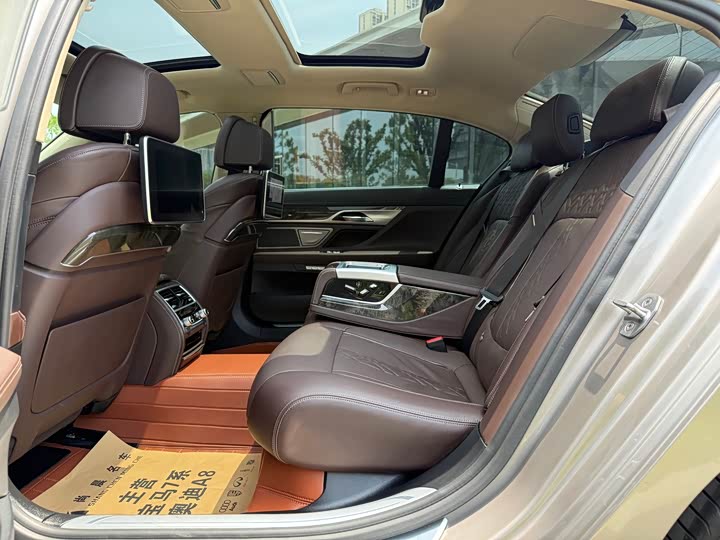 BMW 7 Series 740Li продвинутая — фото 11