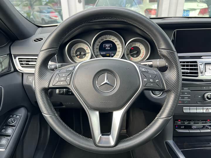 Mercedes-Benz E-Class 2015 E 260 L Sport — фото 24