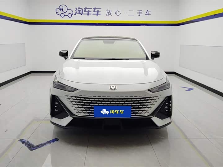 Changan UNI-V 2022 1.5 T Premium — фото 2