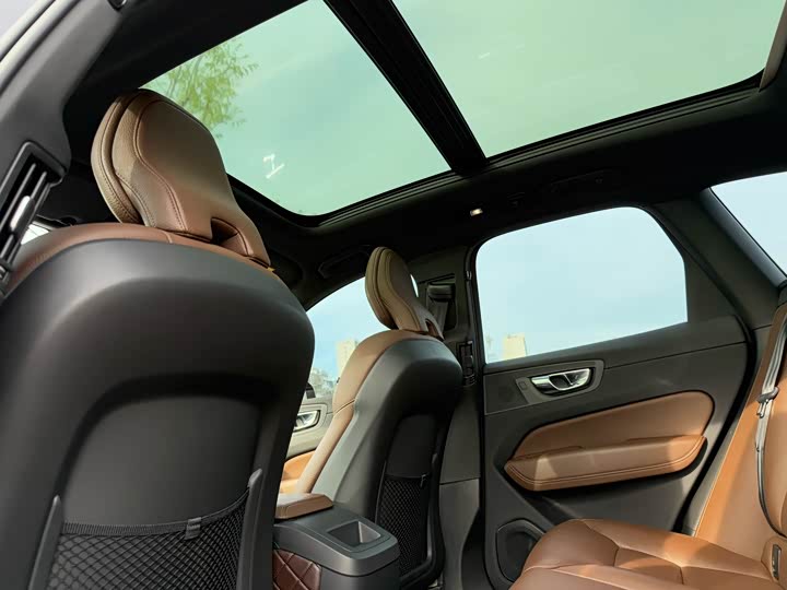 Volvo XC60 2022 B 5 4 WD — фото 10