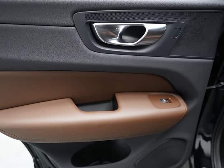 Volvo XC60 2024 B 5 4 WD — фото 12