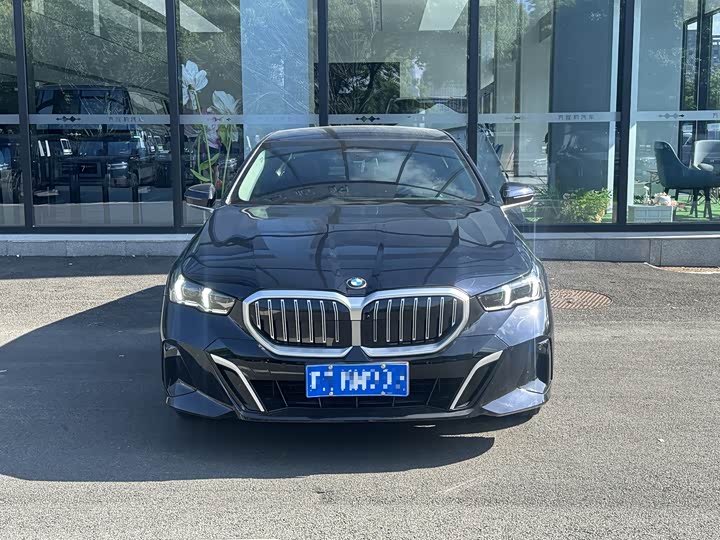 BMW 5 Series 530Li премиум M спортпакет — фото 2