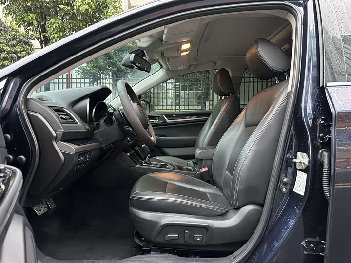Subaru Legacy — фото 4