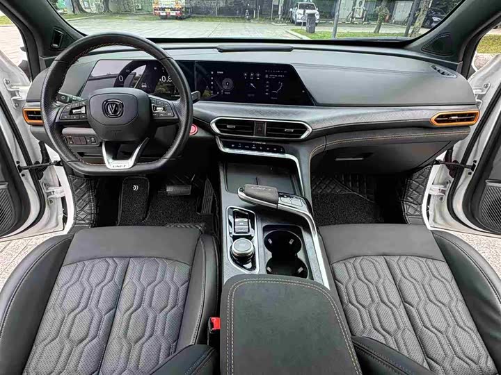 Changan UNI-T 2022 1.5 T Premium — фото 7