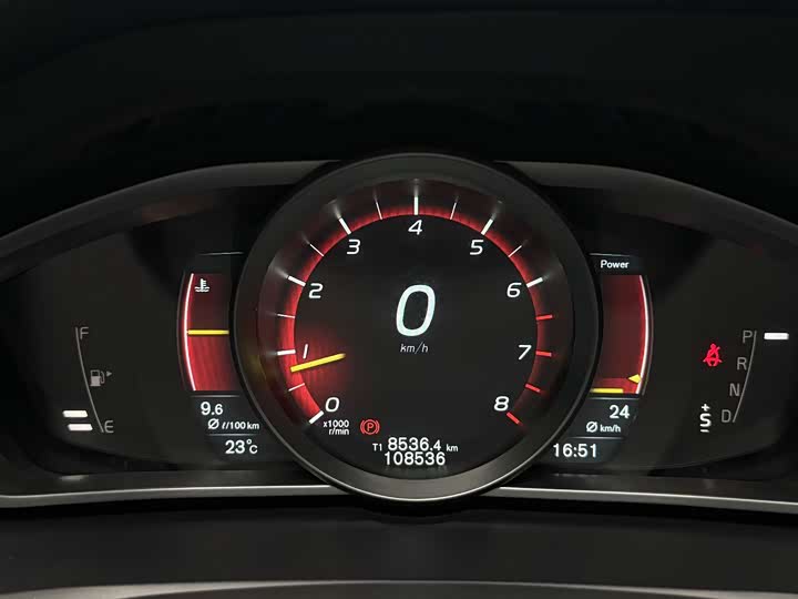 Volvo V40 2015 1.6 T — фото 11