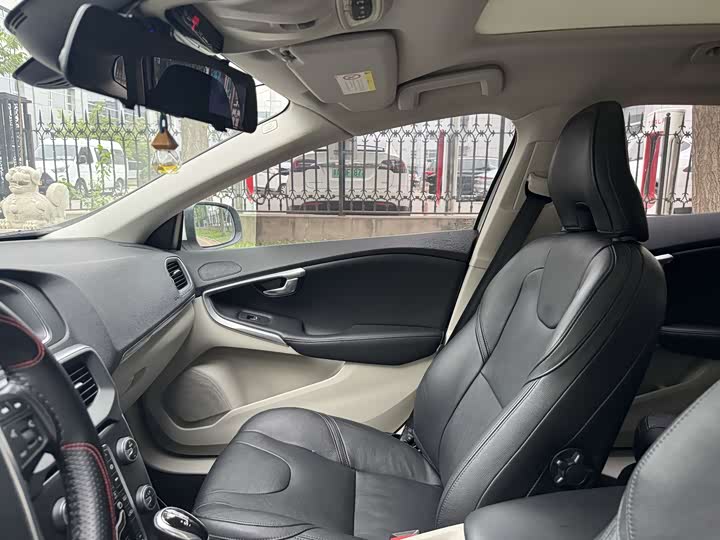 Volvo V40 2015 1.6 T — фото 14