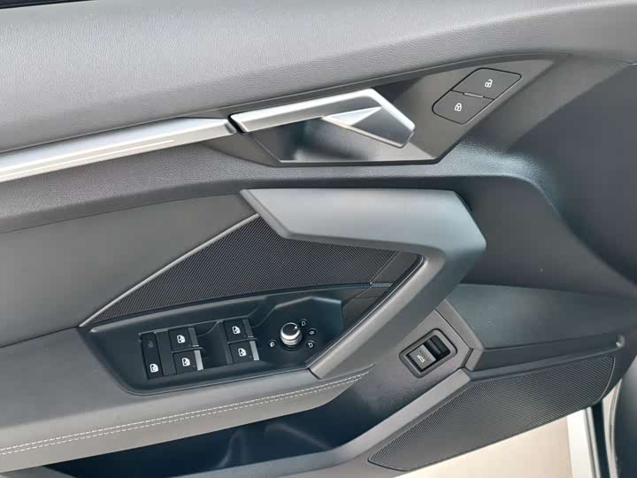 Audi A3 2023 Sportback 35 TFSI Sport — фото 13