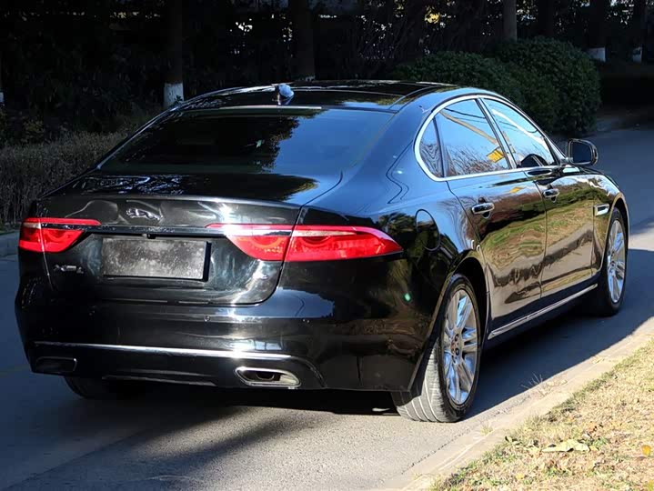Jaguar XFL 2018 XFL 2.0 T 250 PS — фото 7