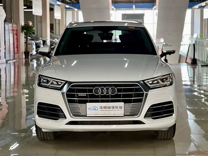 Audi Q5L 2018 40 TFSI V — фото 2