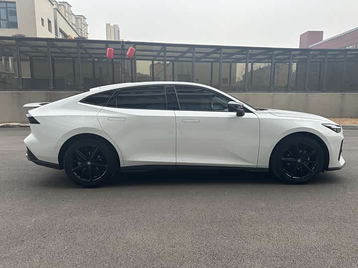 Changan UNI-V 2022 1.5 T Premium — фото 11