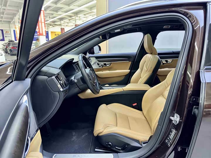 Volvo V90 2019 Cross Country T 5 AWD VI — фото 6