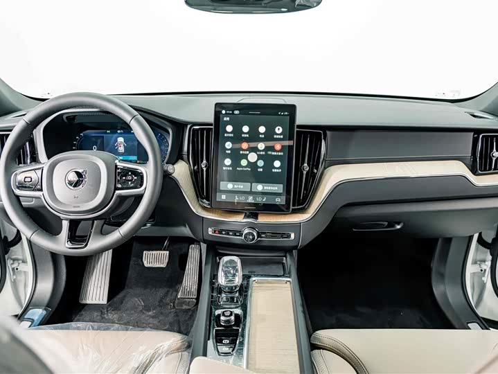 Volvo XC60 2026 B 5 4 WD — фото 10