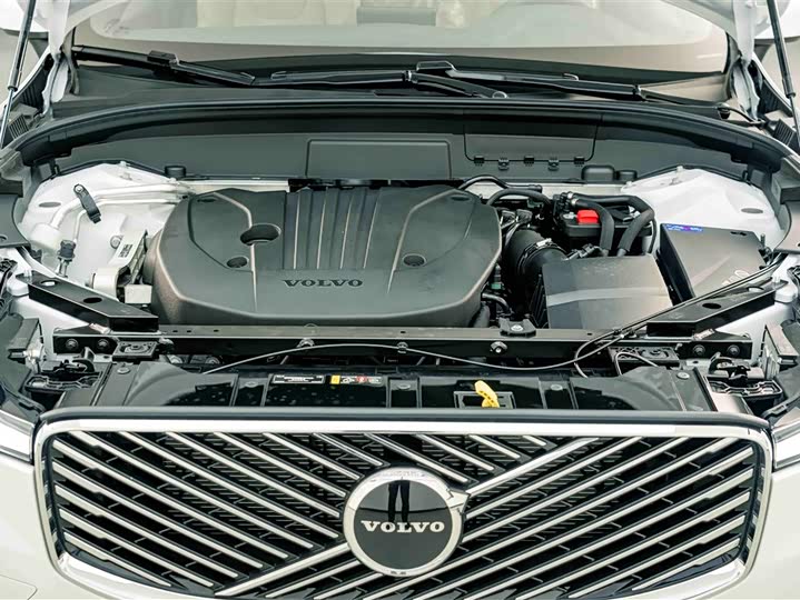 Volvo XC60 2026 B 5 4 WD — фото 23