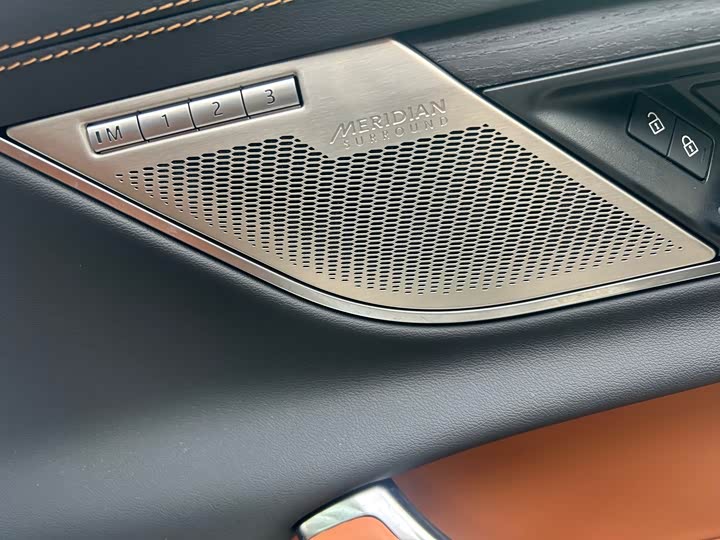 Jaguar XFL 2024 2.0 T P 300 4 WD — фото 9