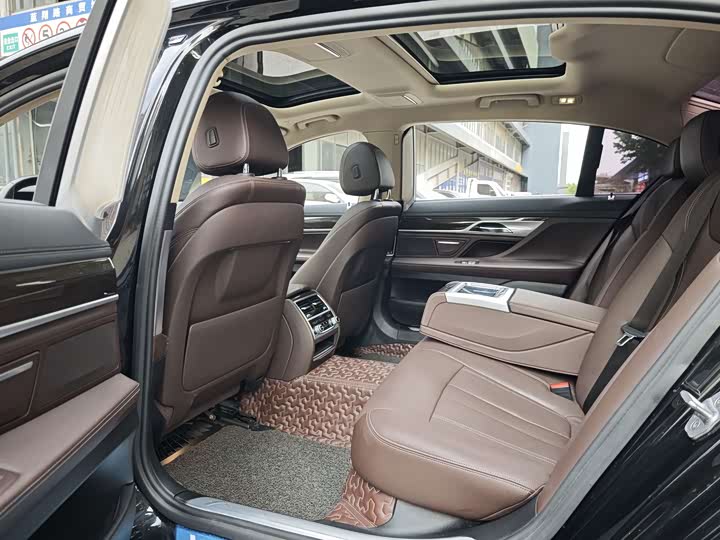 BMW 7 Series 730Li продвинутая — фото 7