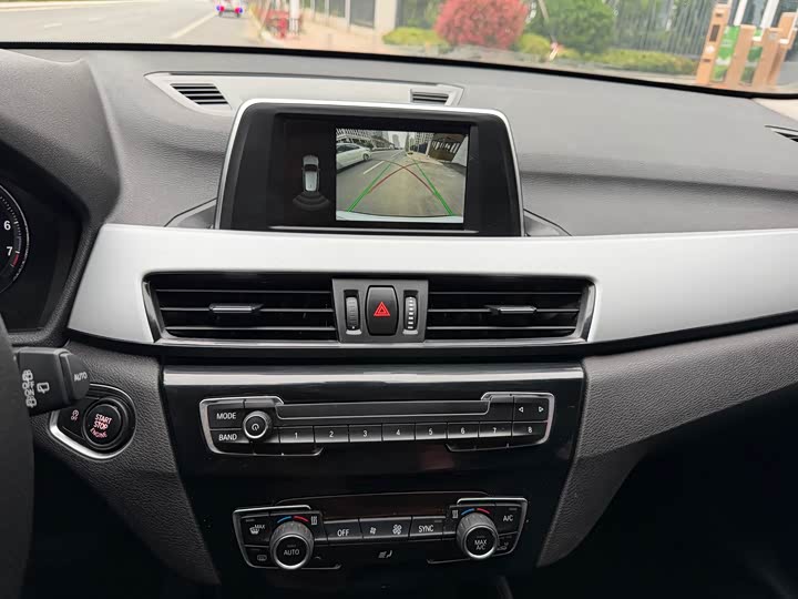 BMW X1 2019 s Drive 20 Li Leading — фото 7