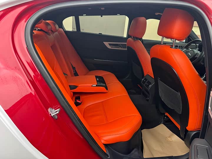 Jaguar XEL 2018 2.0 T 200 PS — фото 23