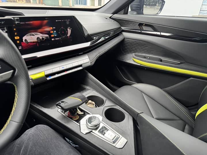 Changan UNI-V 2022 1.5 T — фото 28