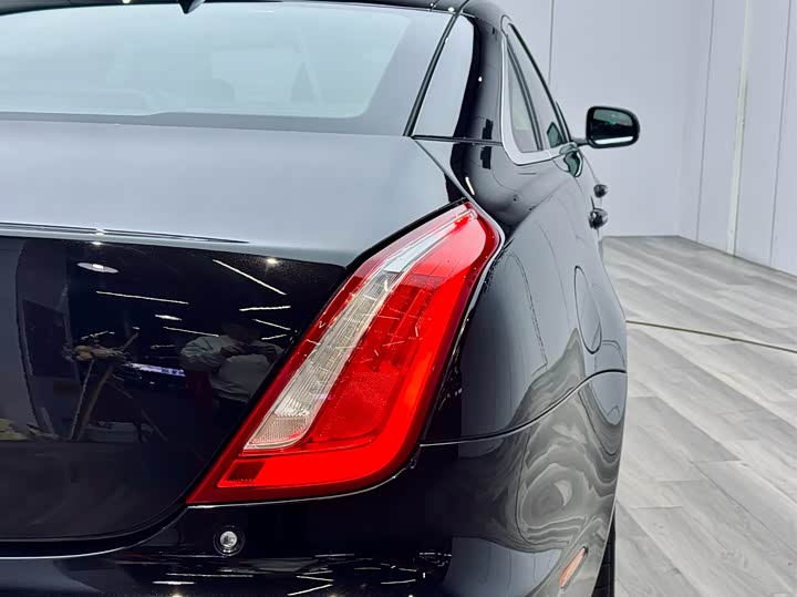 Jaguar XJ 2016 XJL 2.0 T 2 WD — фото 28