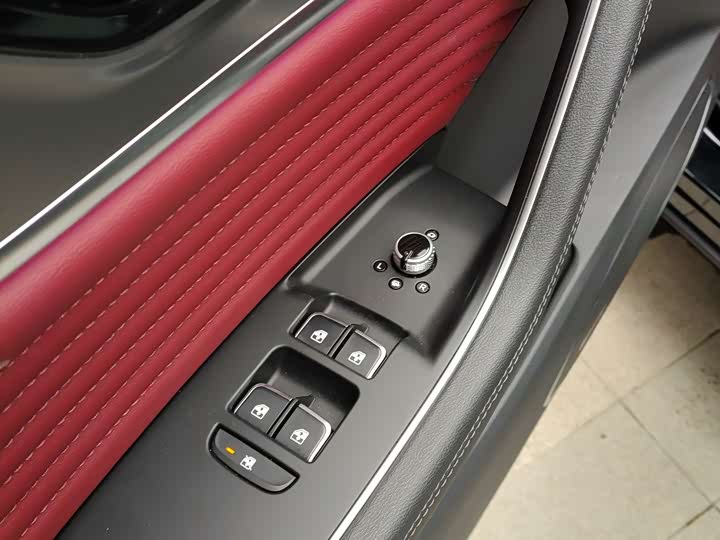 Hongqi HS5 2023 2.0 T Pro — фото 16