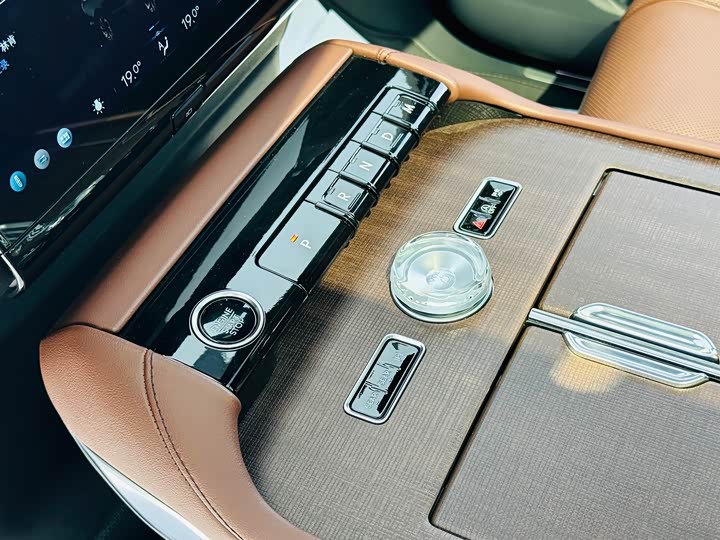 Lincoln Navigator — фото 18