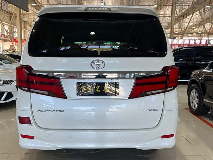 Toyota Alphard — фото 4