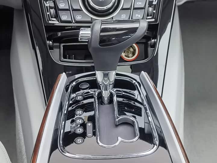 Hongqi H7 2015 3.0 L Premium — фото 13