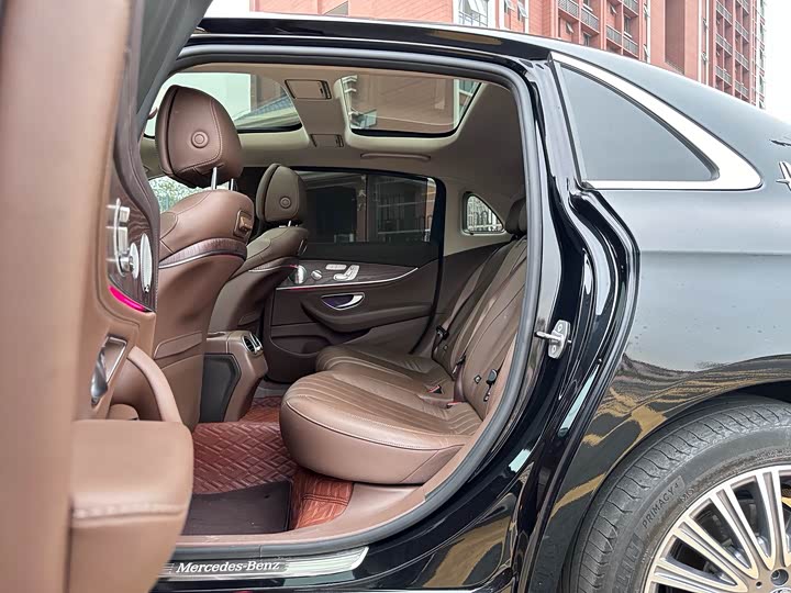 Mercedes-Benz E-Class 2019 E 300 L Luxury — фото 8