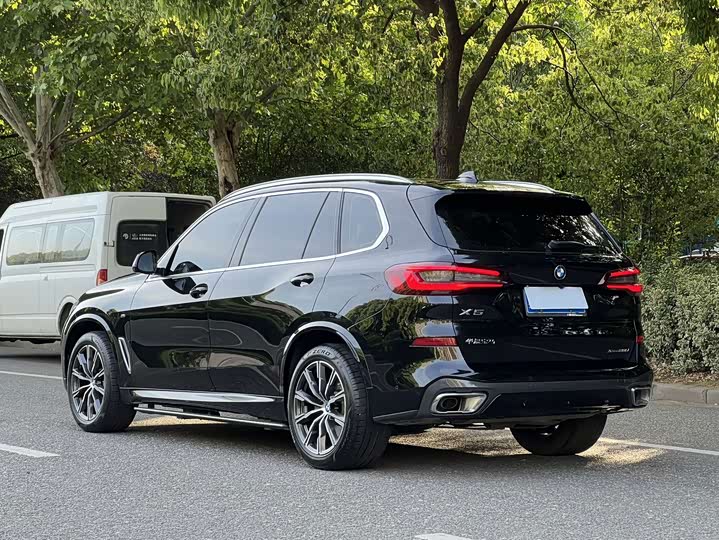 BMW X5 — фото 19