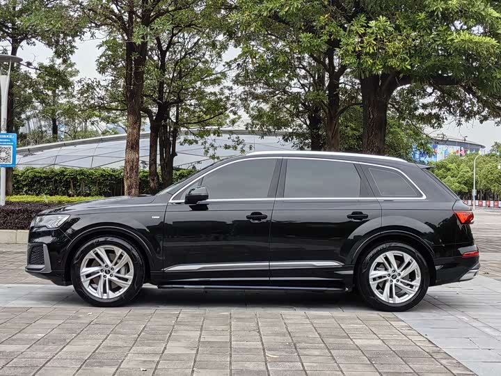 Audi Q7 2024 45 TFSI quattro S line Sport — фото 4