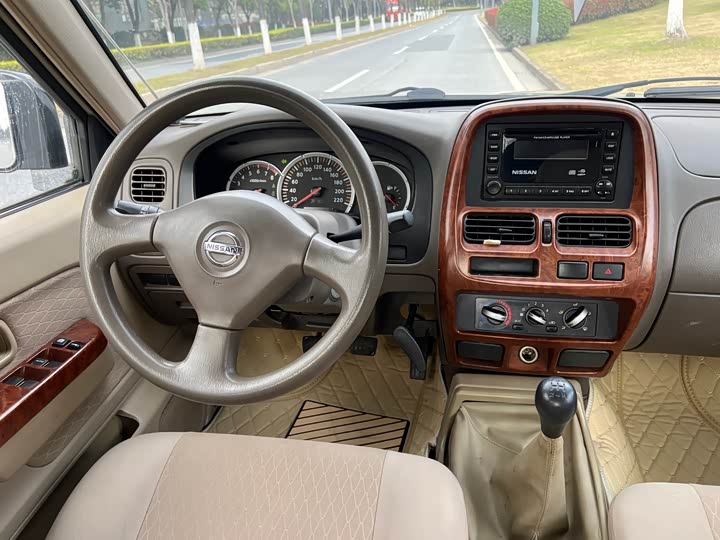 Nissan ZN 2013 2.4 L 2 WDLuxury 5 — фото 12