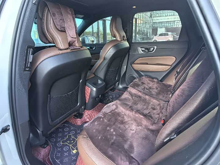 Volvo XC60 2023 B 5 4 WD — фото 13