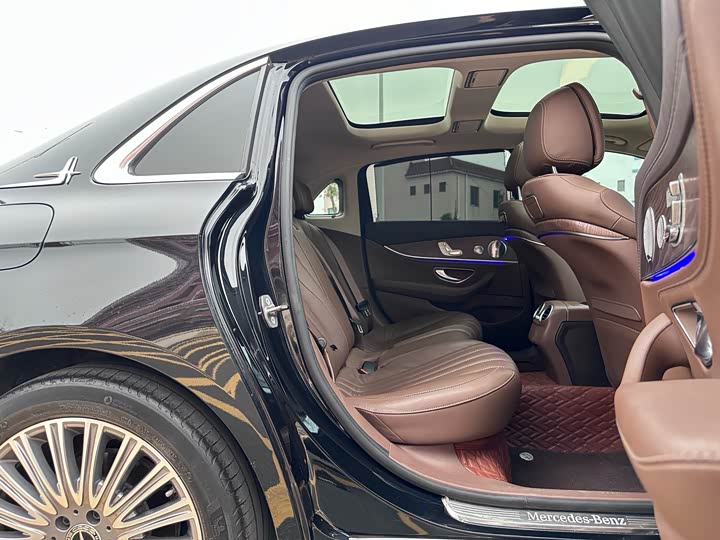 Mercedes-Benz E-Class 2019 E 300 L Luxury — фото 13