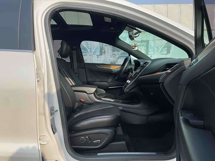 Lincoln MKC 2017 2.0 T 2 WD — фото 8