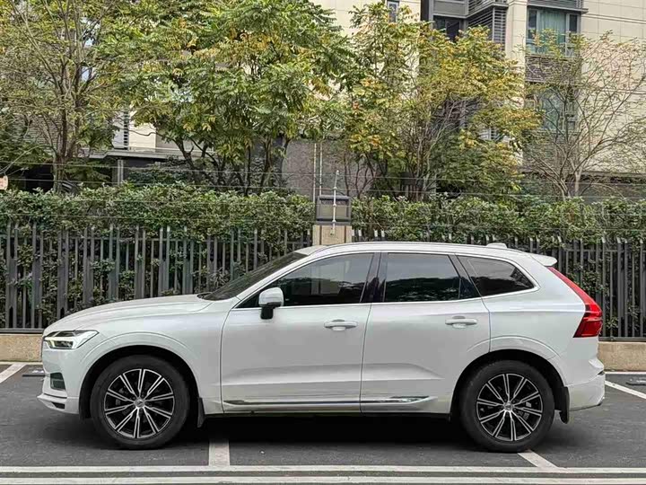 Volvo XC60 2021 T 5 4 WD — фото 2