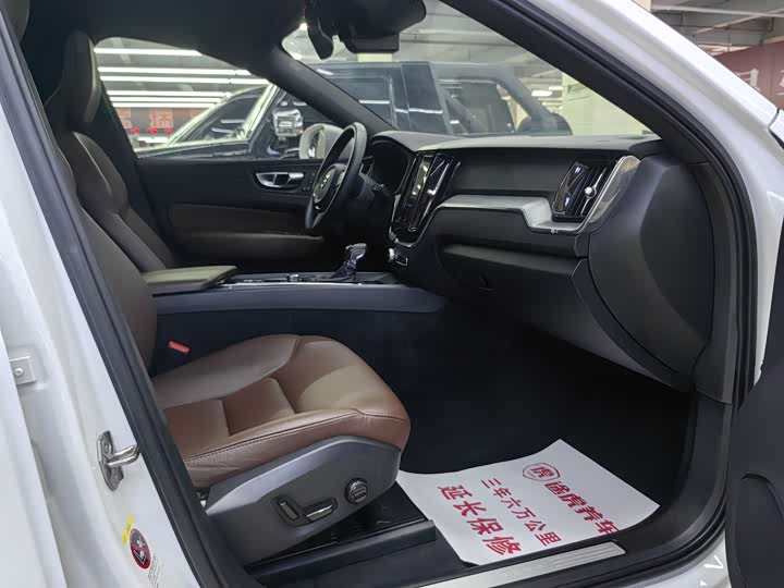 Volvo XC60 2021 T 5 4 WD — фото 13
