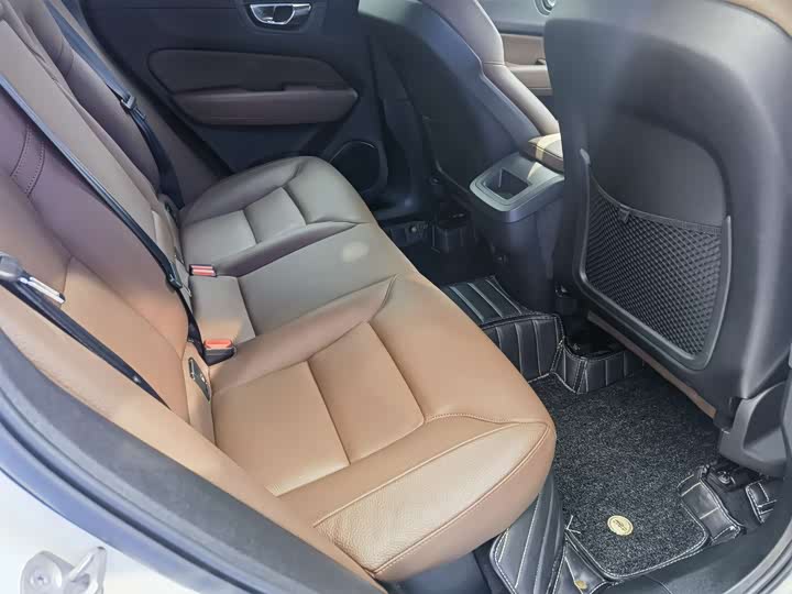 Volvo XC60 2025 B 5 4 WD — фото 16