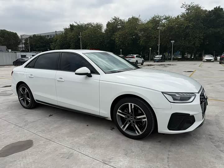 Audi A4L 40 TFSI люкс-динамик — фото 3