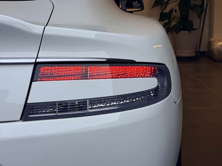 Aston Martin Rapide 2013 6.0 L S — фото 6