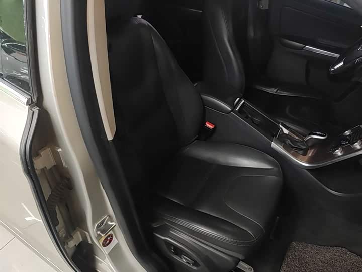 Volvo XC60 2017 T 5 AWD — фото 25