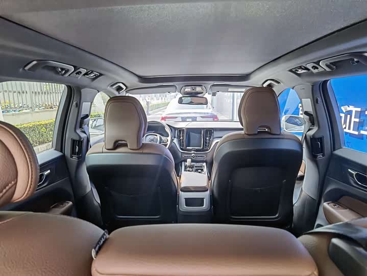 Volvo XC60 2025 B 5 4 WD — фото 7