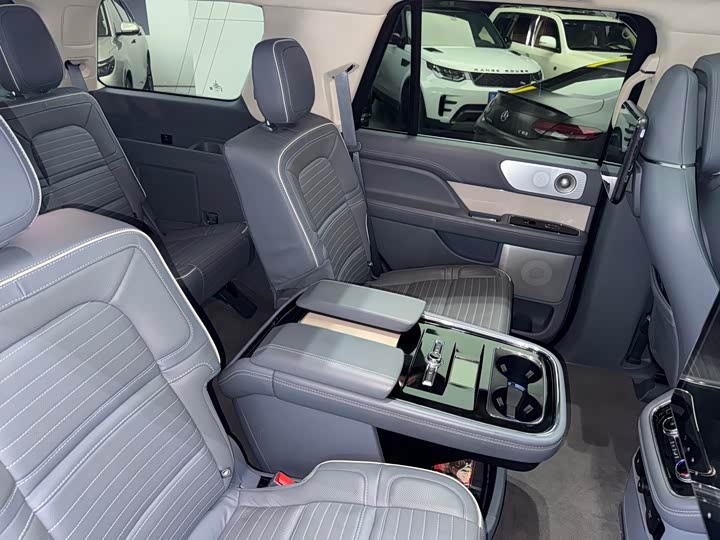 Lincoln Navigator — фото 12