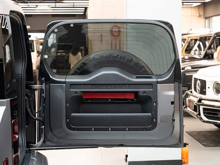 Land Rover Defender — фото 18