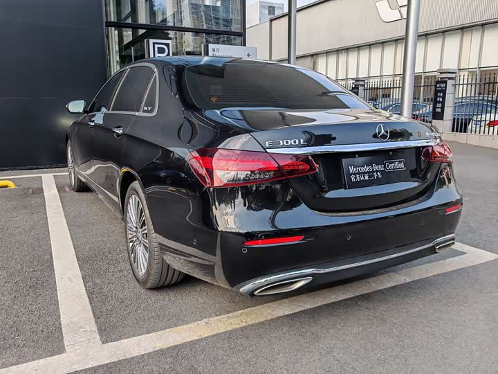 Mercedes-Benz E-Class 2022 E 300 L Luxury — фото 16