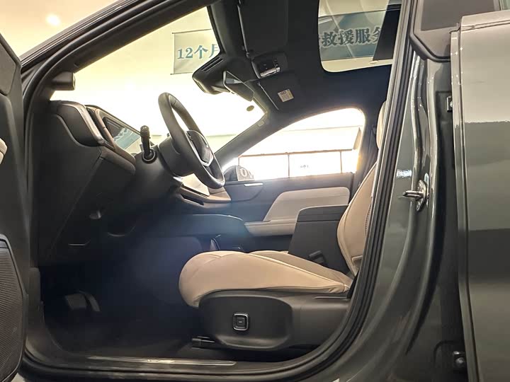Volvo XC70 Hybrid 2026 4 WD Core — фото 4