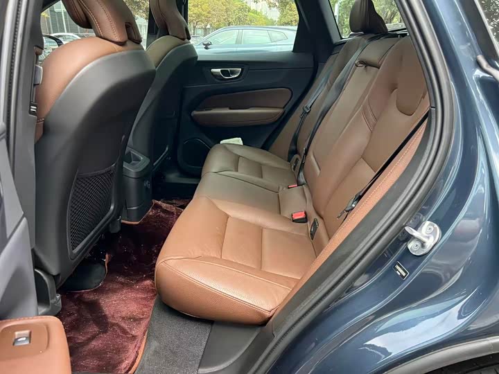 Volvo XC60 Hybrid 2024 T 8 PHEV 4 WD — фото 5