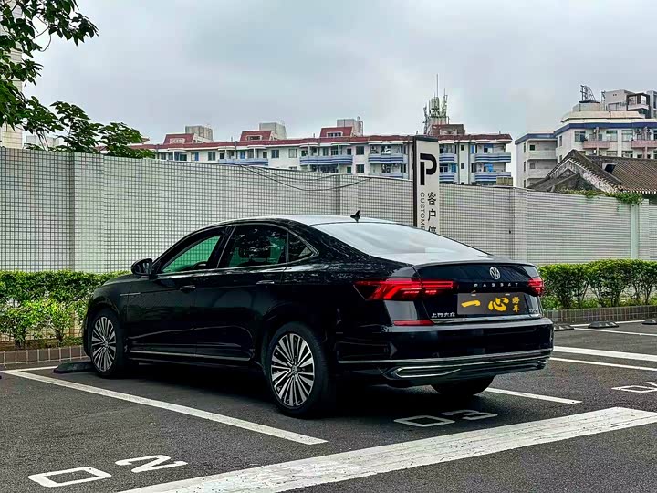 Volkswagen Passat — фото 9