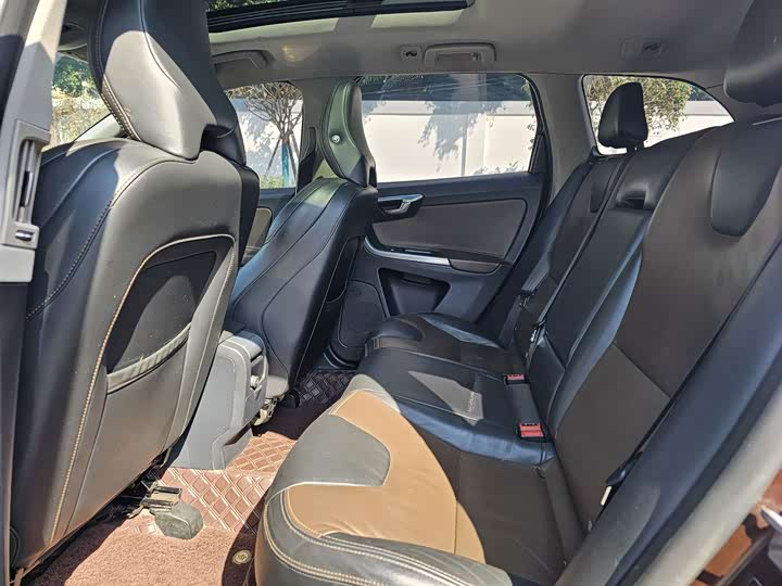 Volvo XC60 2016 T 5 — фото 4