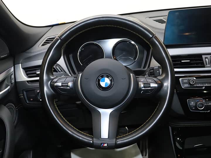 BMW X2 2023 s Drive 25i — фото 20