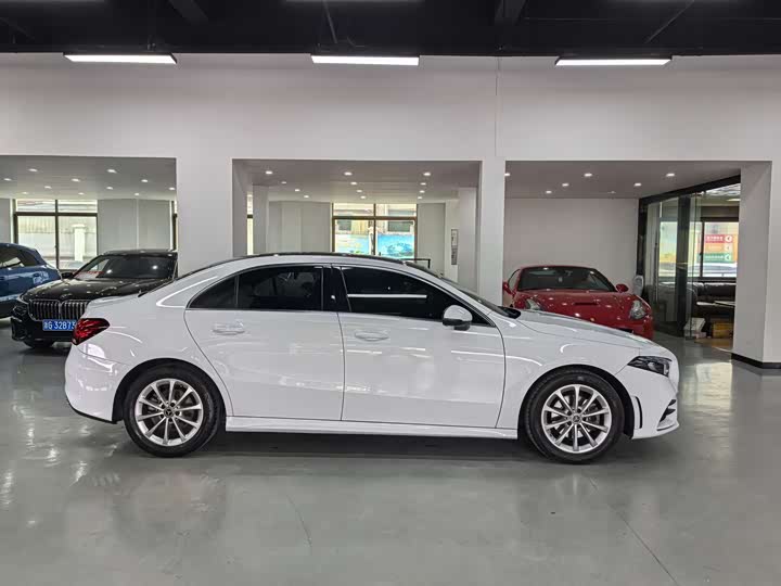 Mercedes-Benz A-Class 2021 A 200 L — фото 4
